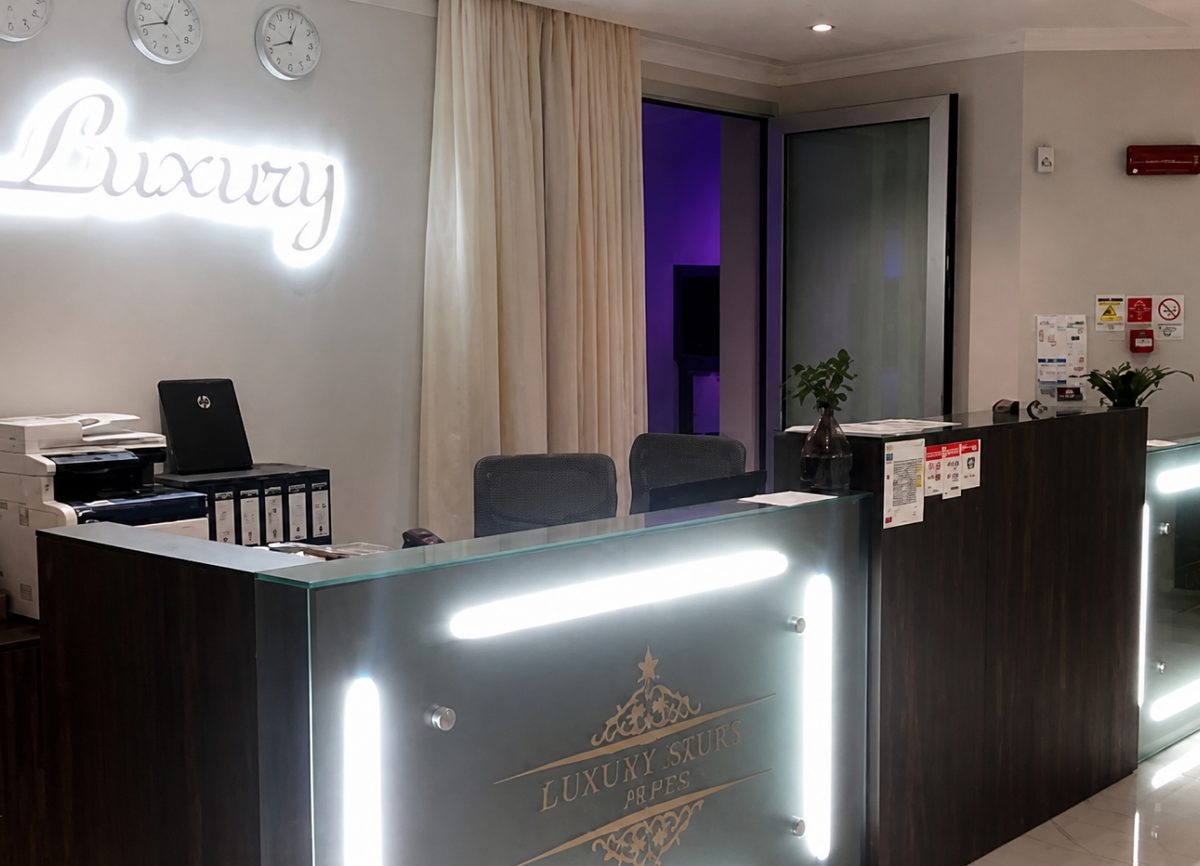 Banco della reception presso HotelLuxuryPrato